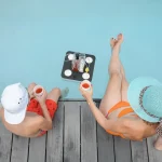 Bar flottant ApéroFun Chic, le plaisir d'un verre incassable au bord de la piscine